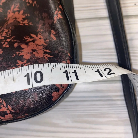 Simply Vera Remsen Crossbody Bag - Picture 11 of 13